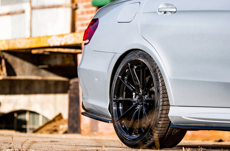 Maxton Design Mittlerer Diffusor Heck Ansatz DTM Look für Mercedes-Benz E63 AMG Limousine W212 Facelift schwarz matt - Beast Performance Fahrzeugtechnik OHG